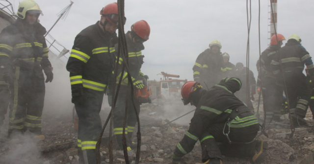 Рятувальники завершили пошуки людей під завалами адмінбудівлі аеропорту “Вінниця”