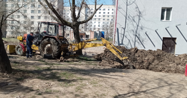 Через планові роботи та обрізку дерев: у Вінниці на декількох вулицях не буде гарячої води та світла