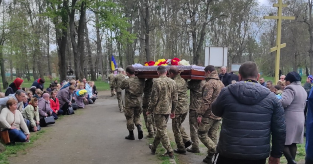 На Вінниччині попрощалися із загиблим десантником Романом Федоруком