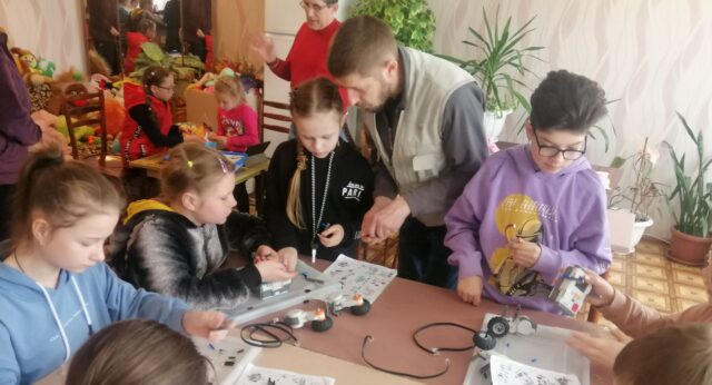 У Вінницькому міському палаці дітей та юнацтва влаштовують заняття для дітей-переселенців
