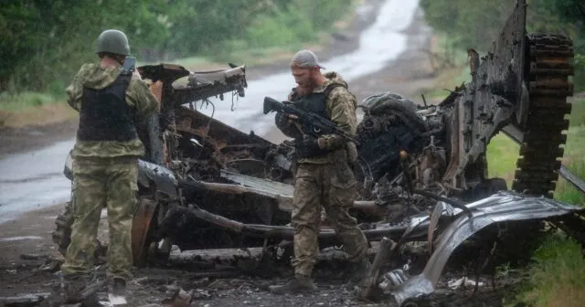 Підйомно-рятувальні роботи ворога біля Зміїного та 11 атак на Донбасі: головне з ранкового зведення Генштабу