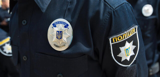 Поліція Вінниччини посилює заходи безпеки 8 і 9 травня та закликає громадян повідомляти про всі підозрілі речі та людей