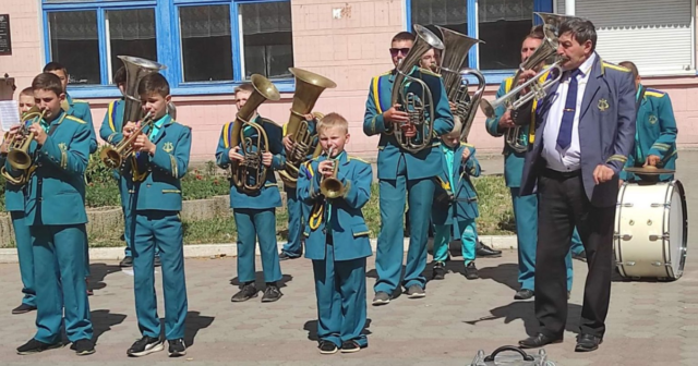 На благодійних концертах дитячий духовий оркестр з Вінниччини зібрав 45 тисяч гривень для армії і волонтерського штабу