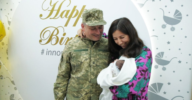 Вінницький військовий приїхав з передової, щоб побачити новонароджену доньку. ВІДЕО