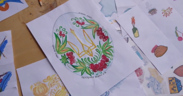 Вінницька волонтерка створює стікери за мотивами дитячих малюнків, гроші з продажу яких спрямовує на благодійність. ВІДЕО