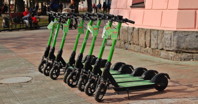 У Вінниці пропонують обмежити швидкість руху електросамокатів у межах міста. ПЕТИЦІЯ