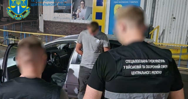 На Вінниччині затримали прикордонника, який вимагав у громадянина України 10 тисяч доларів хабаря за перетин кордону