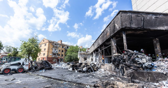 Понад 50 пошкоджених житлових будинків та транспорт: уточнення щодо масштабів руйнувань внаслідок ракетного удару по Вінниці