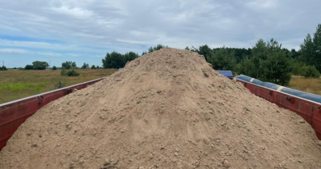 Вивезення піску вантажівкою: на Вінниччині поліція виявила незаконний видобуток корисних копалин