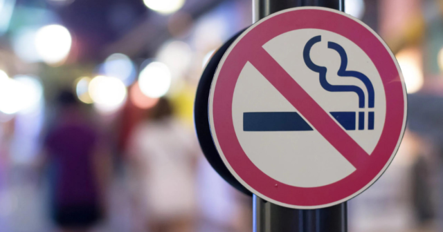 Відсьогодні в Україні заборонено будь-яке куріння в громадських місцях: набули чинності нові обмеження