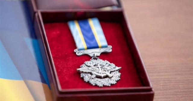 «За мужність» та «Військову службу Україні»: Президент відзначив нагородами двох героїв з Вінниччини