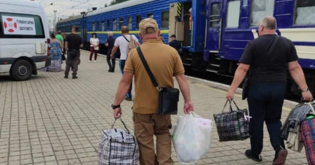 Вінничан, які готові безкоштовно прихистити евакуйованих, закликають допомогти переселенцям з Донеччини