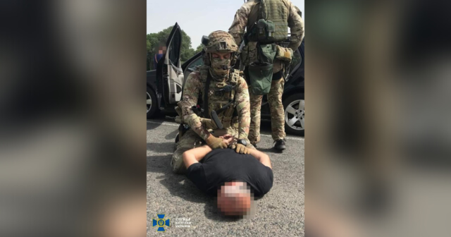 СБУ затримала мешканця Вінниччини, який намагався вивезти зброю з прифронтового району на Сході України