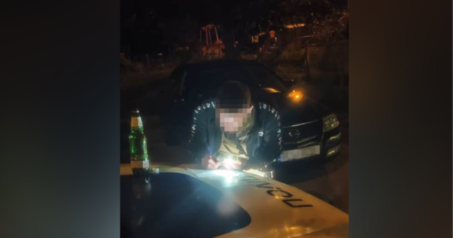 Пив пиво перед патрульними: у Вінниці зупинили водія з ознаками сп’яніння