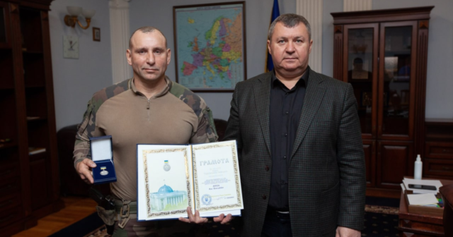 У Вінниці відзначили військовослужбовця Олега Легезу за заслуги перед Українським народом