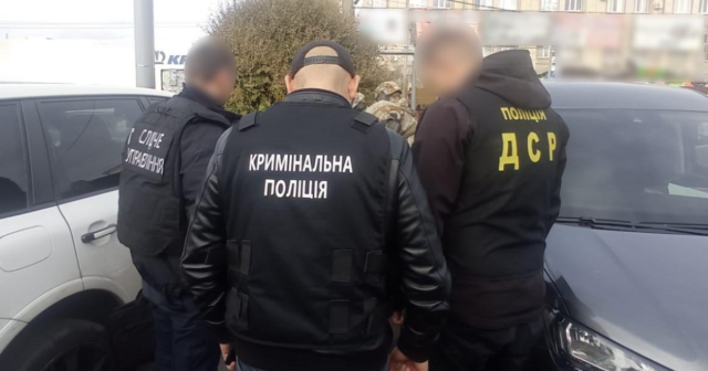 У Вінниці поліція затримала членів злочинного угруповання, які утримували у підвалі чоловіка та вимагали 230 тисяч гривень