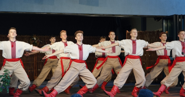 Під час концертів у Німеччині вінницький ансамбль танцю «Радість» зібрав 40 тисяч гривень для ЗСУ