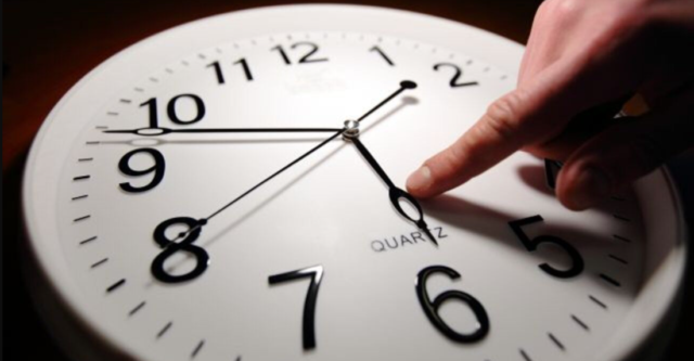 В Україні у ніч з 29 на 30 жовтня переводять годинники на зимовий час