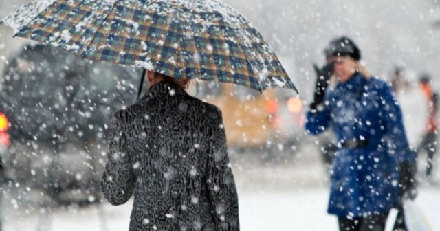 У Вінниці на прибирання вулиць від снігу вийшло 24 одиниці спецтехніки та близько 300 двірників