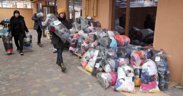 У Вінниці відправили допомогу для Балаклії та почали роздавати малозабезпеченим родинам продуктові набори з Кельце