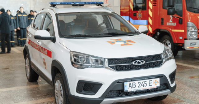 Вінницьким рятувальникам передали аварійно-рятувальний автомобіль