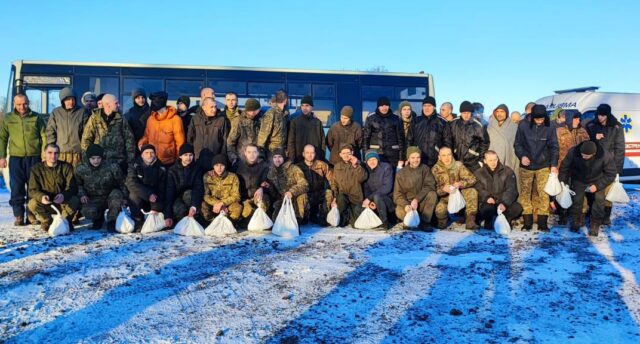 До України з російського полону повернулись ще 50 захисників
