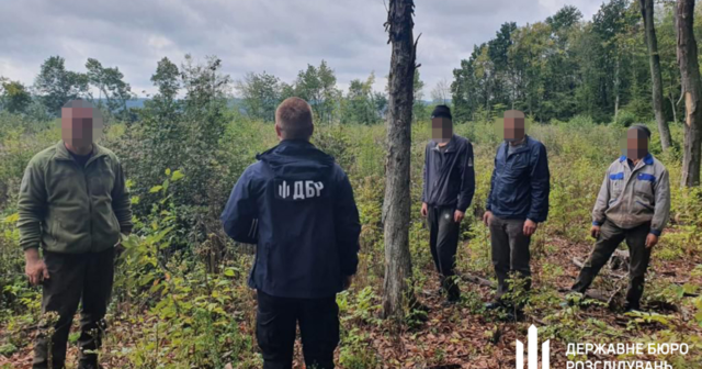Посадовців лісгоспу, які займалися незаконною рубкою дерев на Вінниччині, відсторонили від посад та наклали арешт на майно
