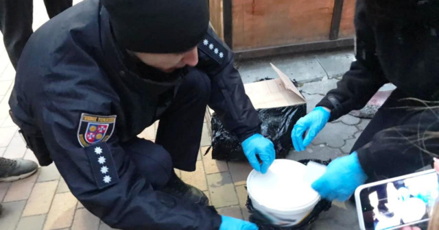 Психотропи у відрі зі шпаклівкою: поліція затримала вінничанина з кілограмовим пакунком із «PVP-солями»