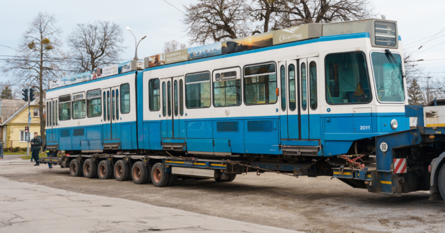 В міськраді повідомили деталі поставок швейцарських “Tram-2000” до Вінниці. ФОТО