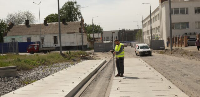 “Почались підготовчі роботи”: у Вінниці відновили реконструкцію вулиці Батозької