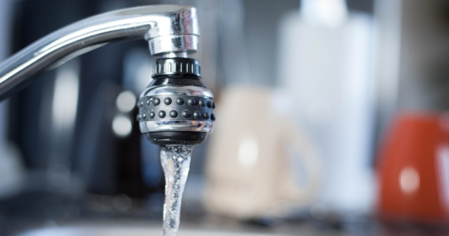 У “Вінницяоблводоканалі” попереджають про відключення води на добу за низкою адрес