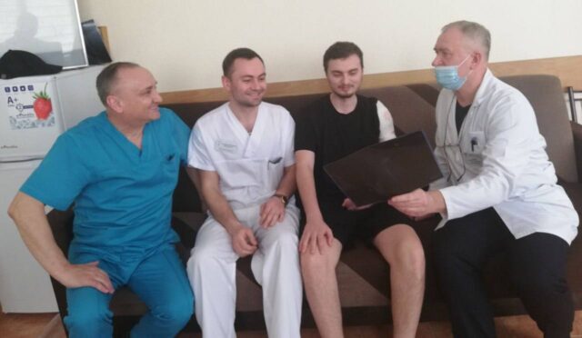 У Вінницькій клінічній лікарні швидкої допомоги врятували від ампутації руку військовому з Гайсина