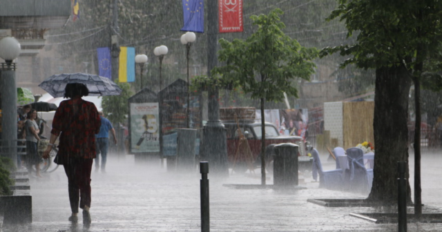 Гроза, град та шквальний вітер: у Вінниці та області синоптики попереджають про погіршення погоди