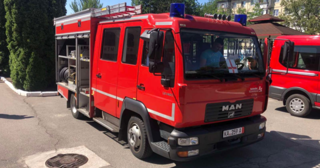 Вінницькі рятувальники отримали другу пожежну машину від Карлсруе