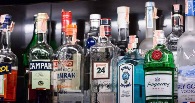Поліцейські Вінниці вилучили майже чотири тонни алкоголю на одному з ринків міста