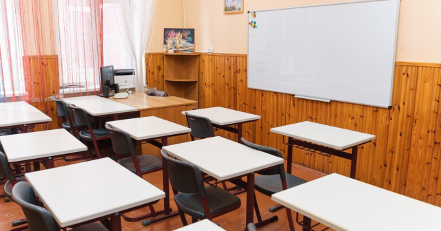 Школяр з Німеччини зініціював передачу вінницьким ліцеям 220 комплектів шкільних меблів