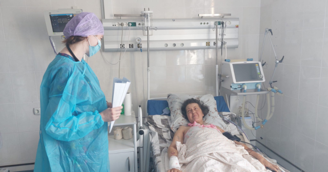 З лікарні імені Пирогова виписали жінку, якій вперше на Вінниччині провели трансплантацію печінки