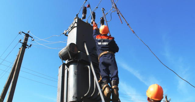 У Вінниці відзначили енергетиків, які відновлювали зруйновані ворогом лінії електропередач на Херсонщині