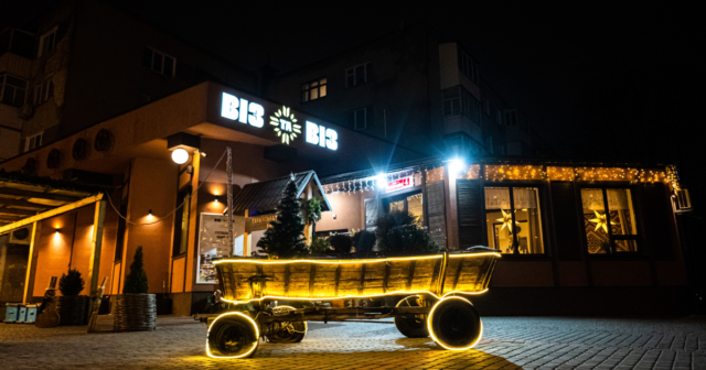 “ВІЗ та ВІЗ”: ресторан у Вінниці, де можна смачно поїсти та насолодитись українським інтер’єром