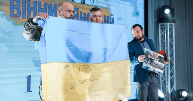 У Вінниці під час аукціону на “ВІННИЦіЯнському кінофестивалі” зібрали майже 400 тисяч гривень для захисників