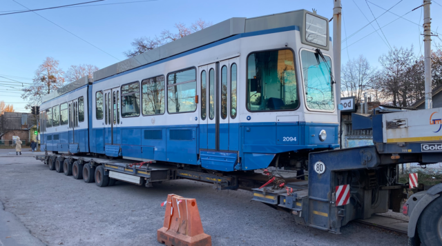 У Вінниці розвантажили 27-й трамвайний вагон “Tram2000” зі Швейцарії