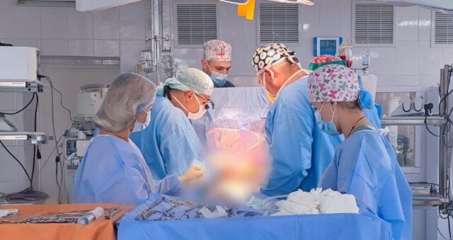 У вінницькій лікарні імені Пирогова видалили металевий уламок з серця пацієнта