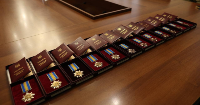 У Вінниці родинам дванадцяти загиблих захисників вручили ордени «За мужність ІІІ ступеня»