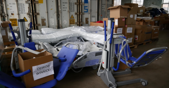 Функціональні ліжка, сканер УЗД, генератори, підйомники: Вінниччина отримала майже 2,5 тонни медичного обладнання з Польщі