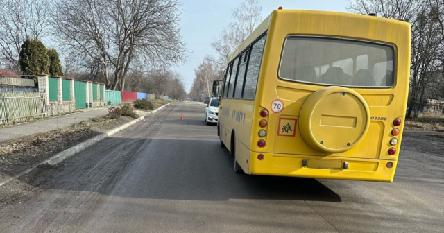 На Вінниччині шкільний автобус наїхав на хлопчика, який раптово вибіг на дорогу