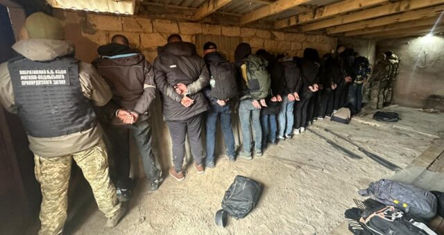 На Вінниччині біля кордону виявили будівлю з 12 чоловіками, які планували незаконно потрапити до Молдови