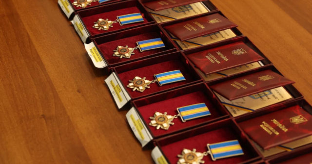 У Вінниці родинам десяти загиблих військових вручили ордени «За мужність» ІІІ ступеня