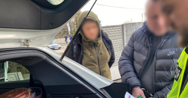 Незаконна видача водійських посвідчень: поліція затримала підозрюваного мешканця Вінниччини