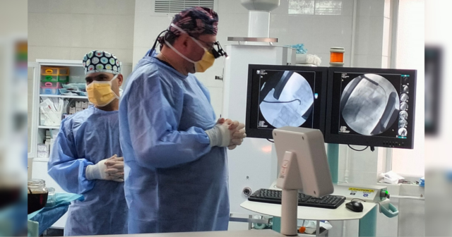 У Вінниці кардіохірурги видалили з працюючого серця два металеві уламки
