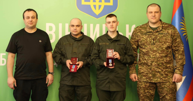 Двоє захисників з Вінниччини отримали медалі «За військову службу Україні» від Президента України